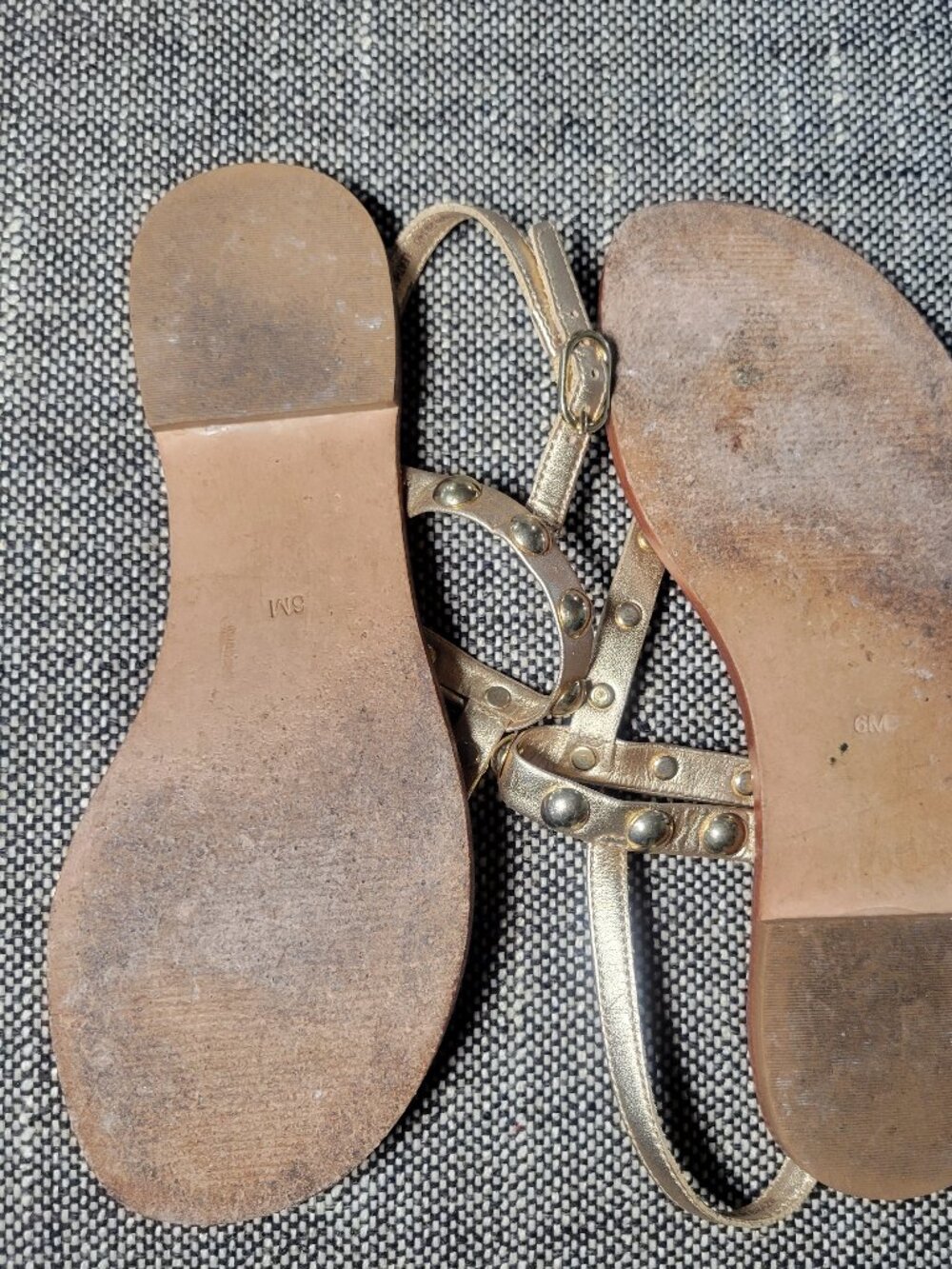 Lilly Pulitzer Gold Leather Studded T Strap Sandals Women's Size 6 - Picture 10 of 11